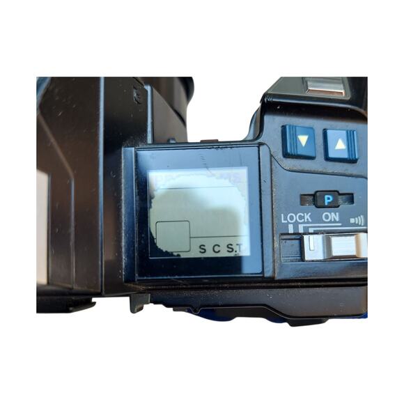 Minolta Maxxum 7000 With 3 Lenses and Bag - Picture 7 of 16